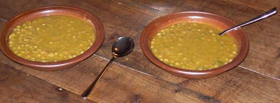 Krbis-Erbsen-Eintopf auf Teller