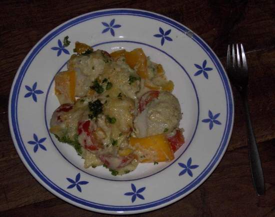 Krbis-Gemse-Auflauf mit Kndeln auf Teller